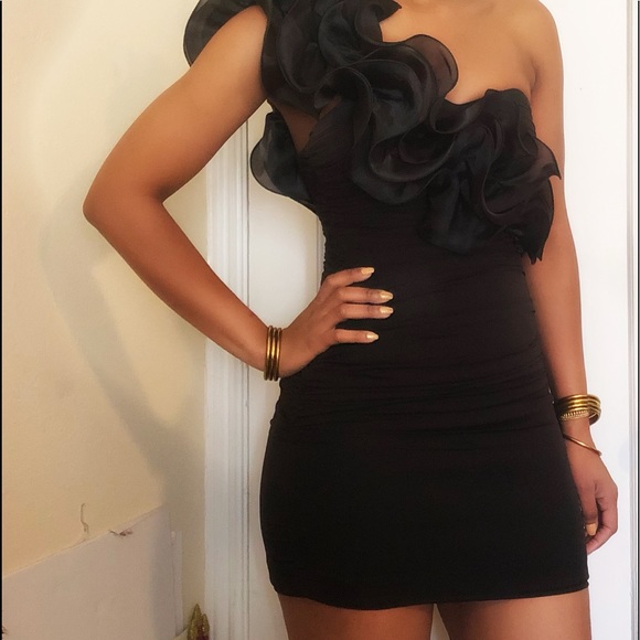 FABULOUS DRAMATIC LBD FORMAL♥️ - Picture 3 of 4